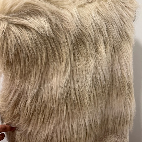 Sleeveless Cardigan with Faux Fur - Picture 8 of 15